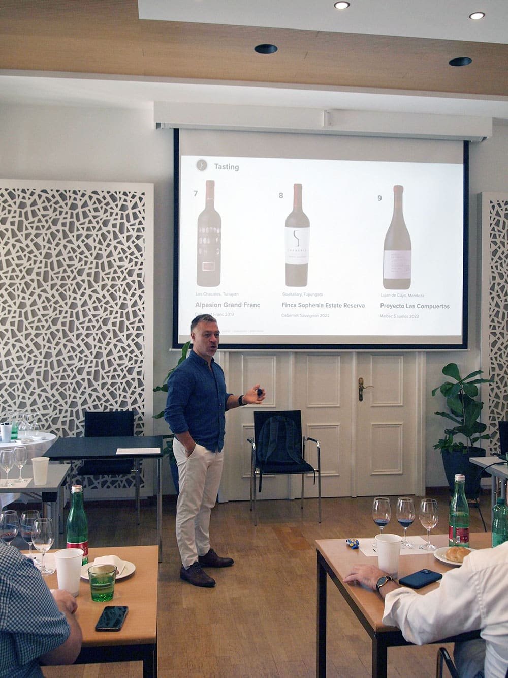 Luciano Wehrli guiando un taller de cata