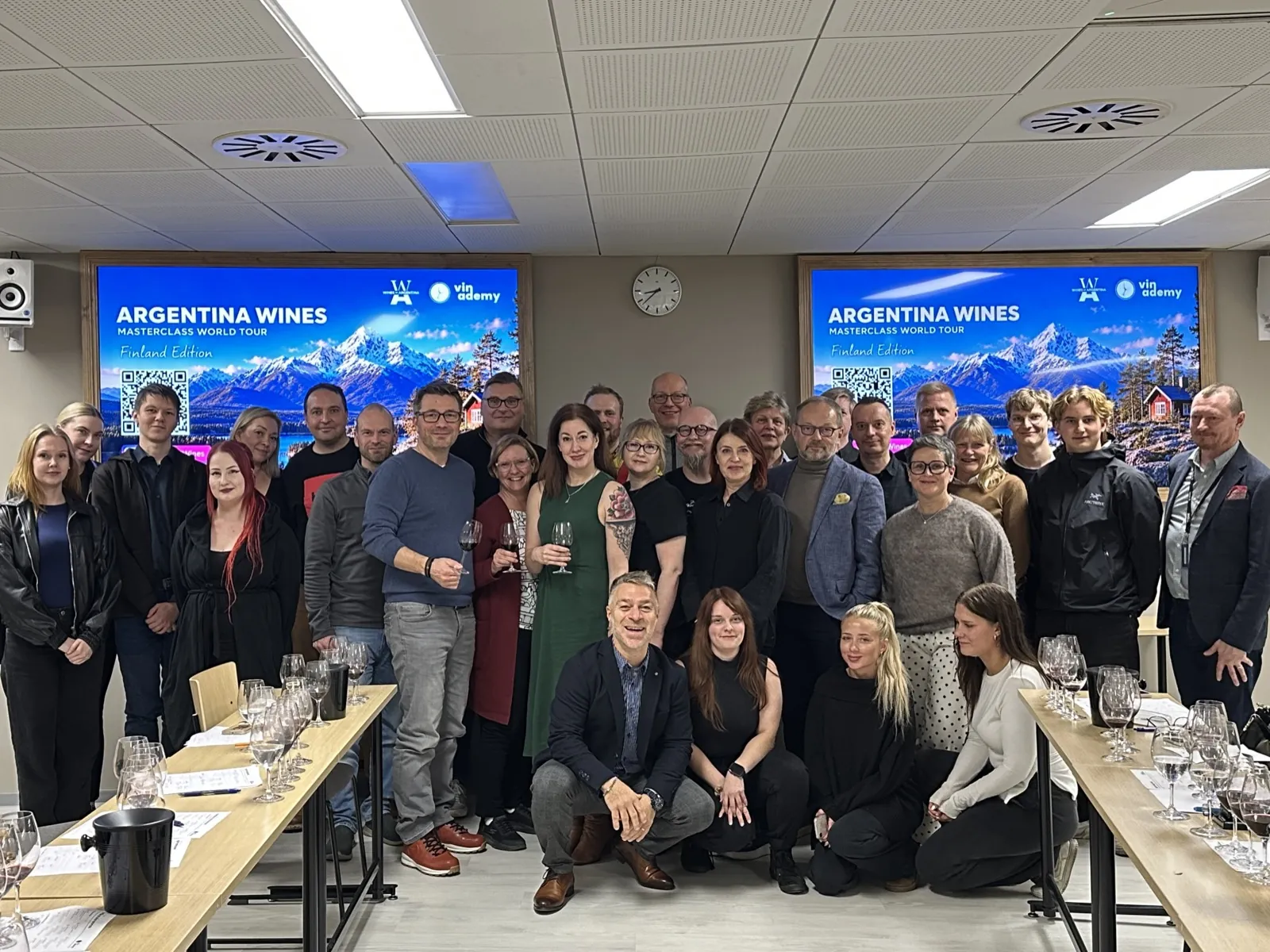 Group photo of all the participants in front of the masterclass screens